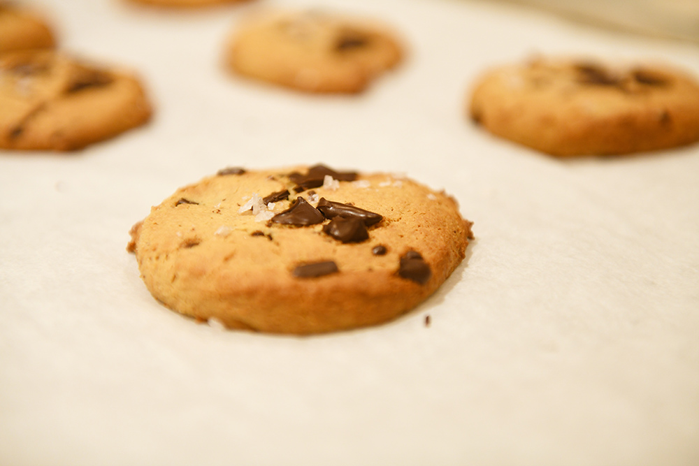 Chocolate chip cookies bake in an ICE class.