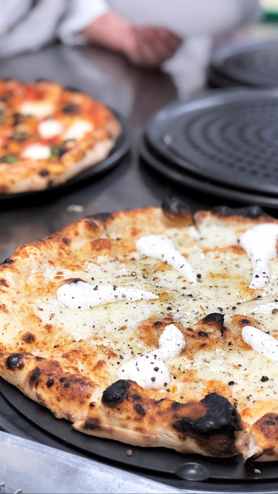 Pizzana’s Margherita (left) and Cacio e Pepe pizzas