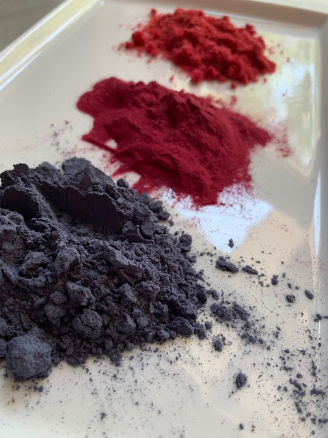 Butterfly pea powder and beet powder