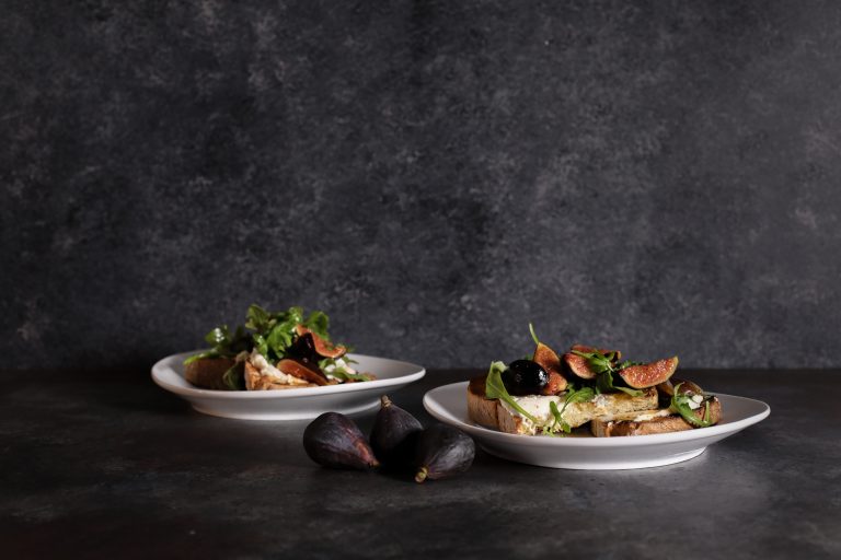 vegetarian fig and ricotta toasts