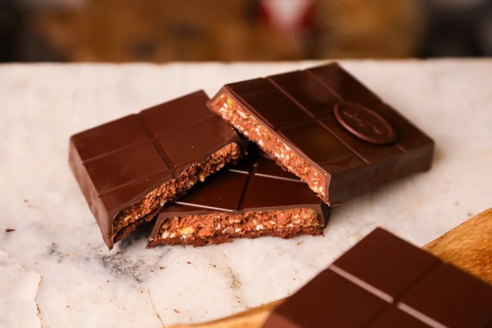 chocolate bar with cashew-macadamia praline