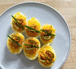 Plate with 6 deviled eggs