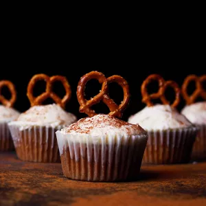cupcakes with pretzels and cinnamon topping