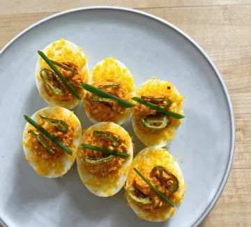 Plate with 6 deviled eggs