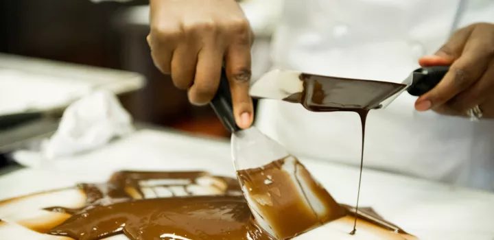 thinning chocolate to prepare dessert