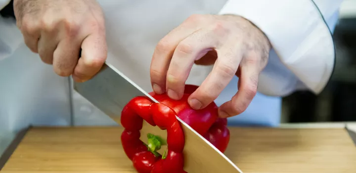 chef demonstrating knife skills