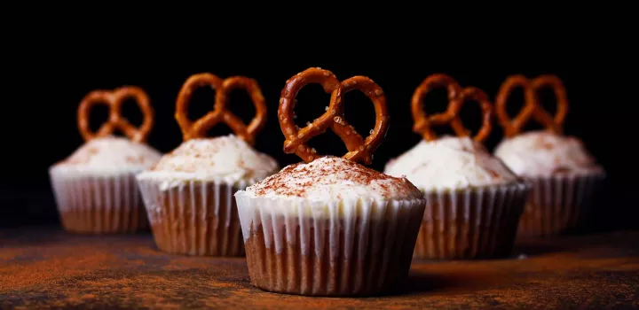 cupcakes with pretzels