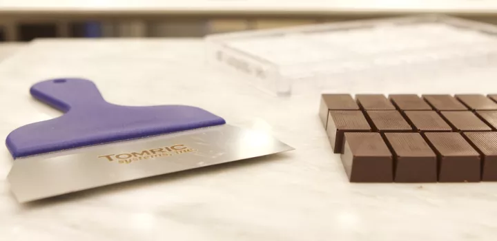 Tools for cutting chocolate
