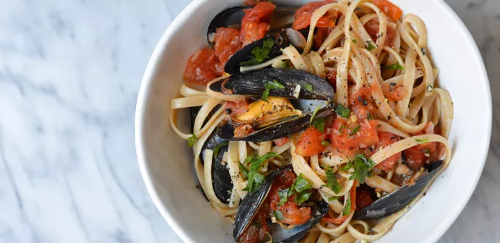 Fettuccine with Mussels and Tomato Sauce