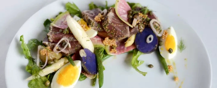 Arnold Myint made a tuna nicoise salad on a Food Network Star challenge.