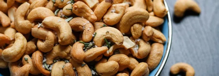A bowl of cashews